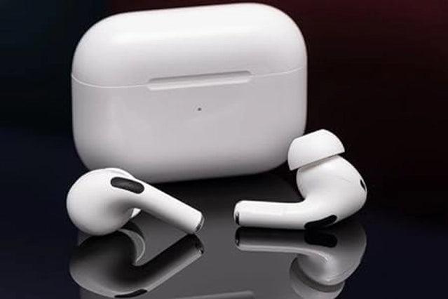 Wireless Bluetooth Earbuds with Charging Case (White)